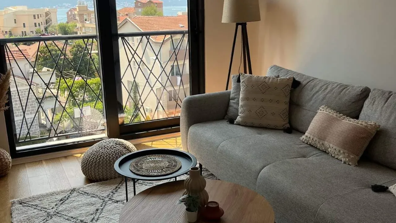 Rent, two bedroom apartment, 64m², Kalimanj, Tivat