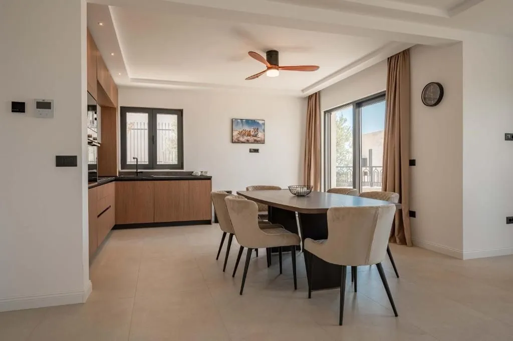 Rent, house, 318m², Reževići, Budva