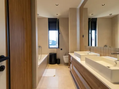 Prodaja, kuća, 250m², Gornja Gorica, Podgorica - image 21