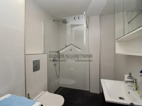 Izdavanje, dvosoban stan, 66m², Vezirov Most, Podgorica - image 12