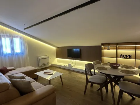 Rent, three bedroom apartment, 90m², Kotor, Crna Gora - image 1