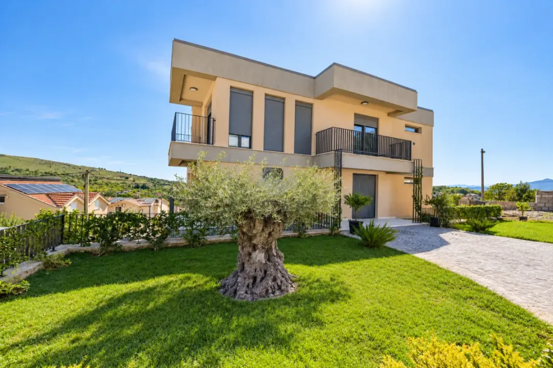 Rent, three bedroom apartment, 300m², Vranići, Podgorica