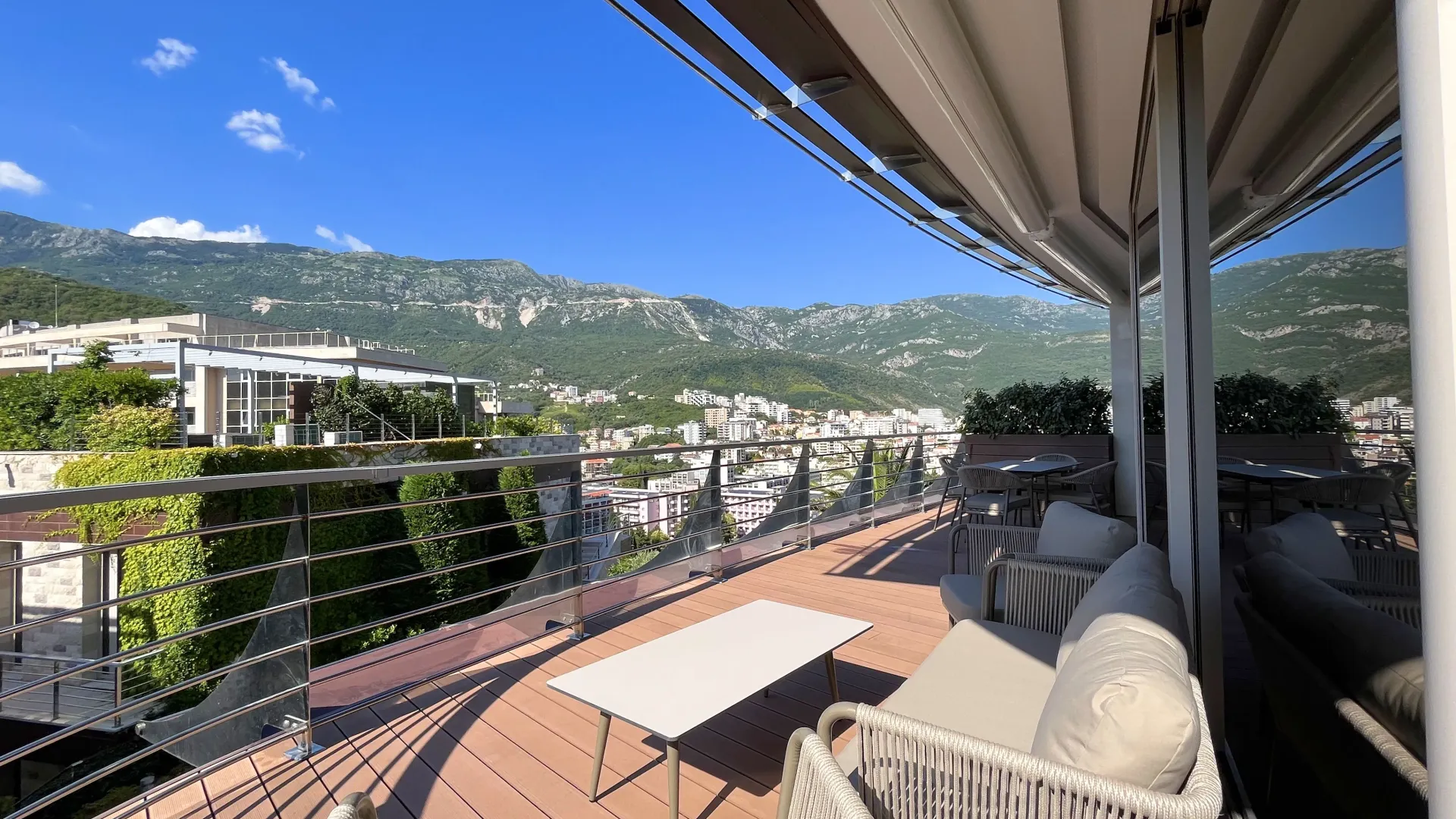Prodaja, trosoban stan, 200m², Dukley Gardens, Budva