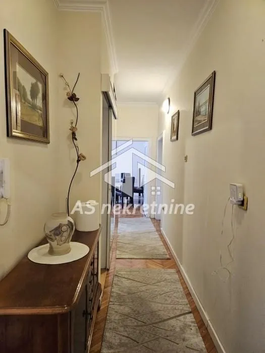 Izdavanje, četvorosoban stan, 86m², Savski Venac, Beograd
