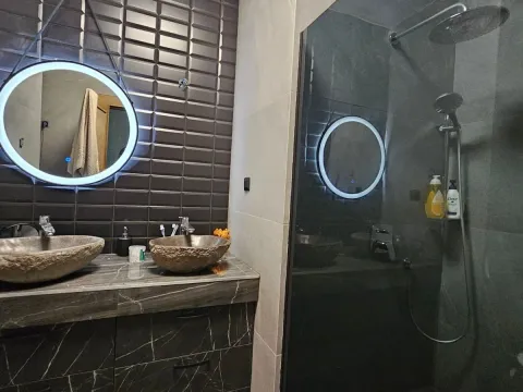 Prodaja, jednosoban stan, 170m², Budva, Crna Gora - image 18