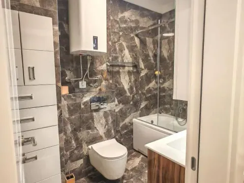 Izdavanje, trosoban stan, 96m², Đeram Pijaca, Beograd - image 14