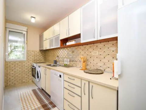 Rent, three bedroom apartment, 100m², Blok 6, Podgorica - image 4