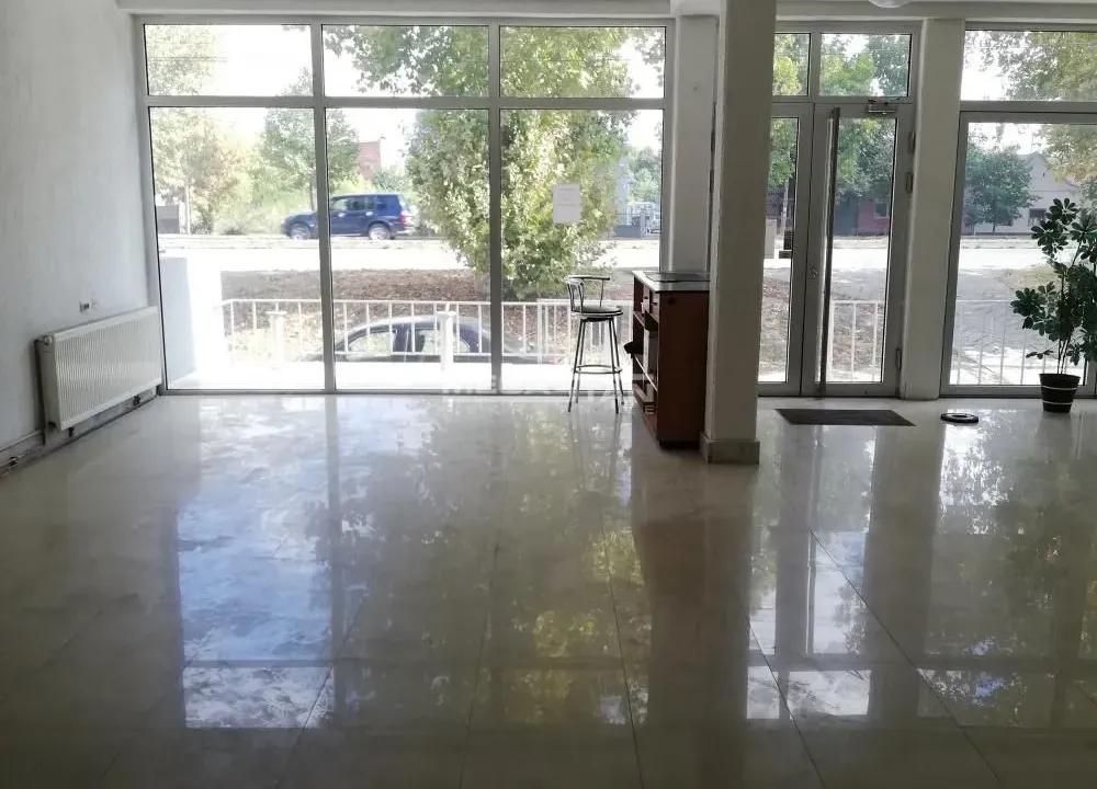 Sale, office space, 382m², Vojlovica, Pančevo