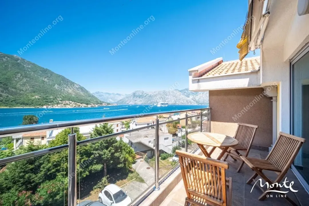 Prodaja, dvosoban stan, 61m², Dobrota, Kotor