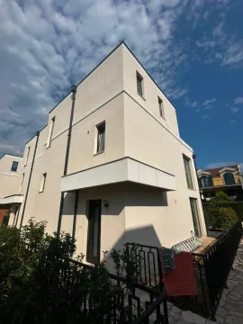 Izdavanje, kuća, 165m², Lastva Grbaljska, Kotor - image 19