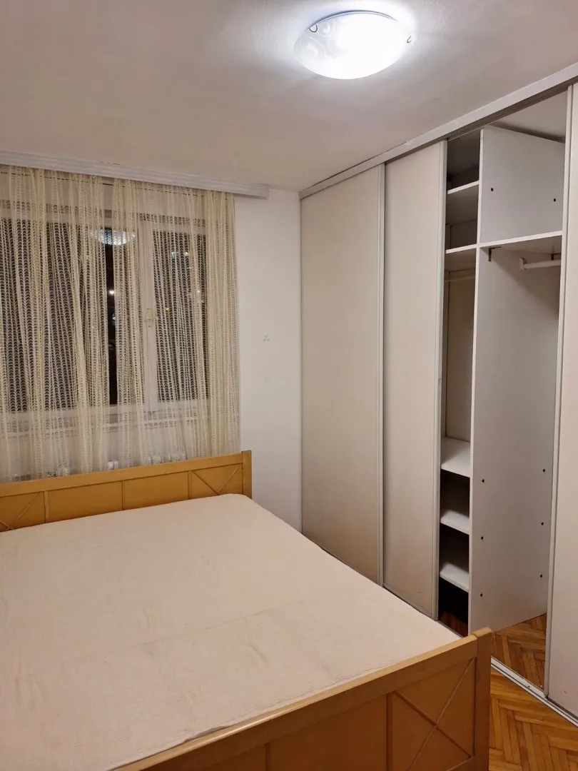 Izdavanje, dvosoban stan, 55m², Šumice, Beograd
