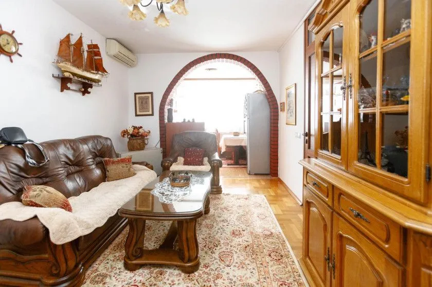 Rent, two bedroom apartment, 70m², Makedonsko naselje, Bar