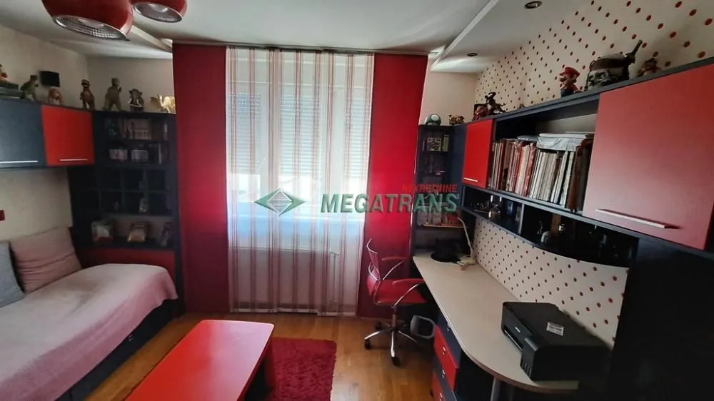 Prodaja, četvorosoban stan, 111m², Grbavica, Novi Sad Sve Podlokacije