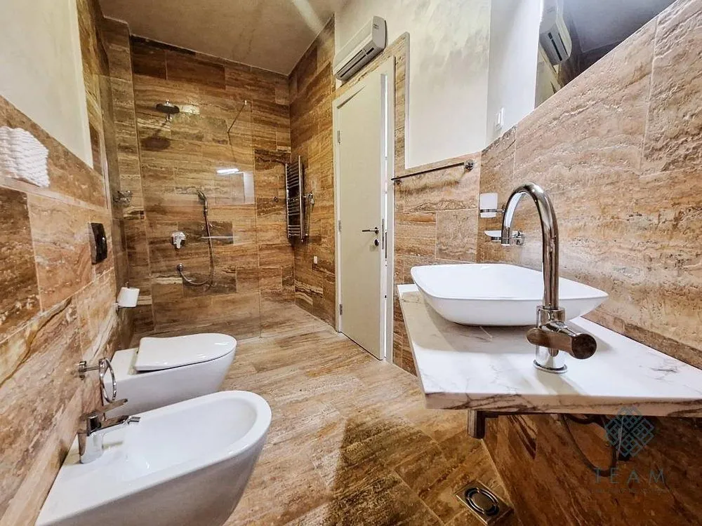 Izdavanje, kuća, 180m², Reževići, Budva