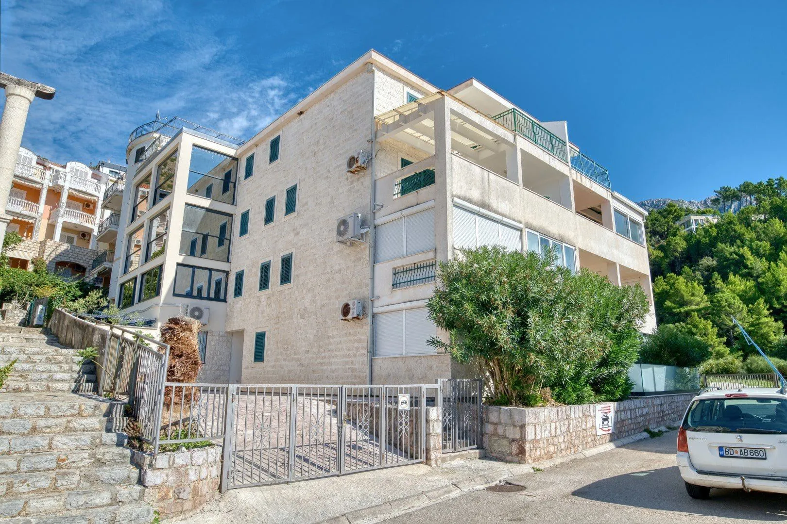 Sale, two bedroom apartment, 117m², Sveti Stefan, Budva