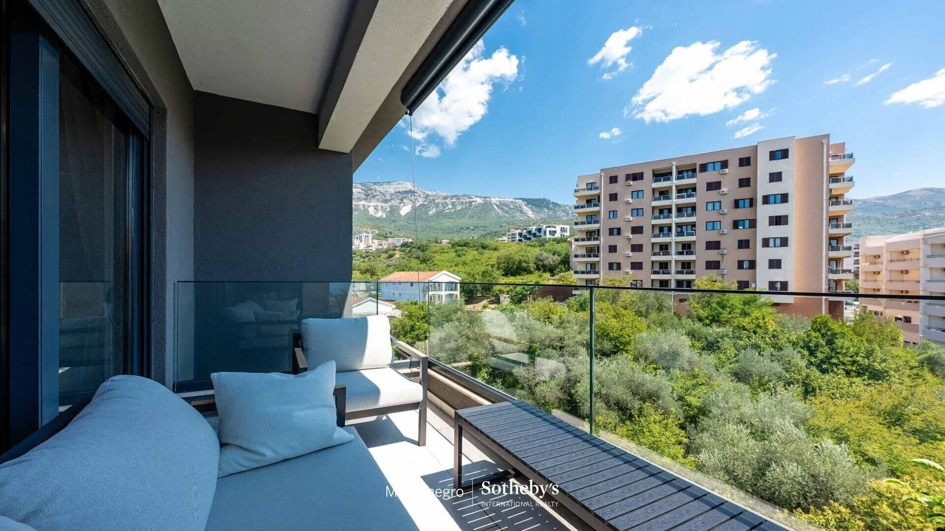 Sale, three bedroom apartment, 125m², Bečići, Budva