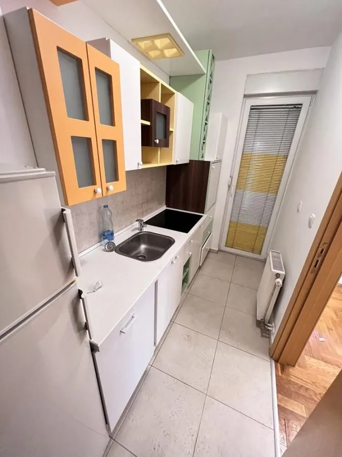 Izdavanje, stan, 142m², Salajka, Novi Sad Sve Podlokacije