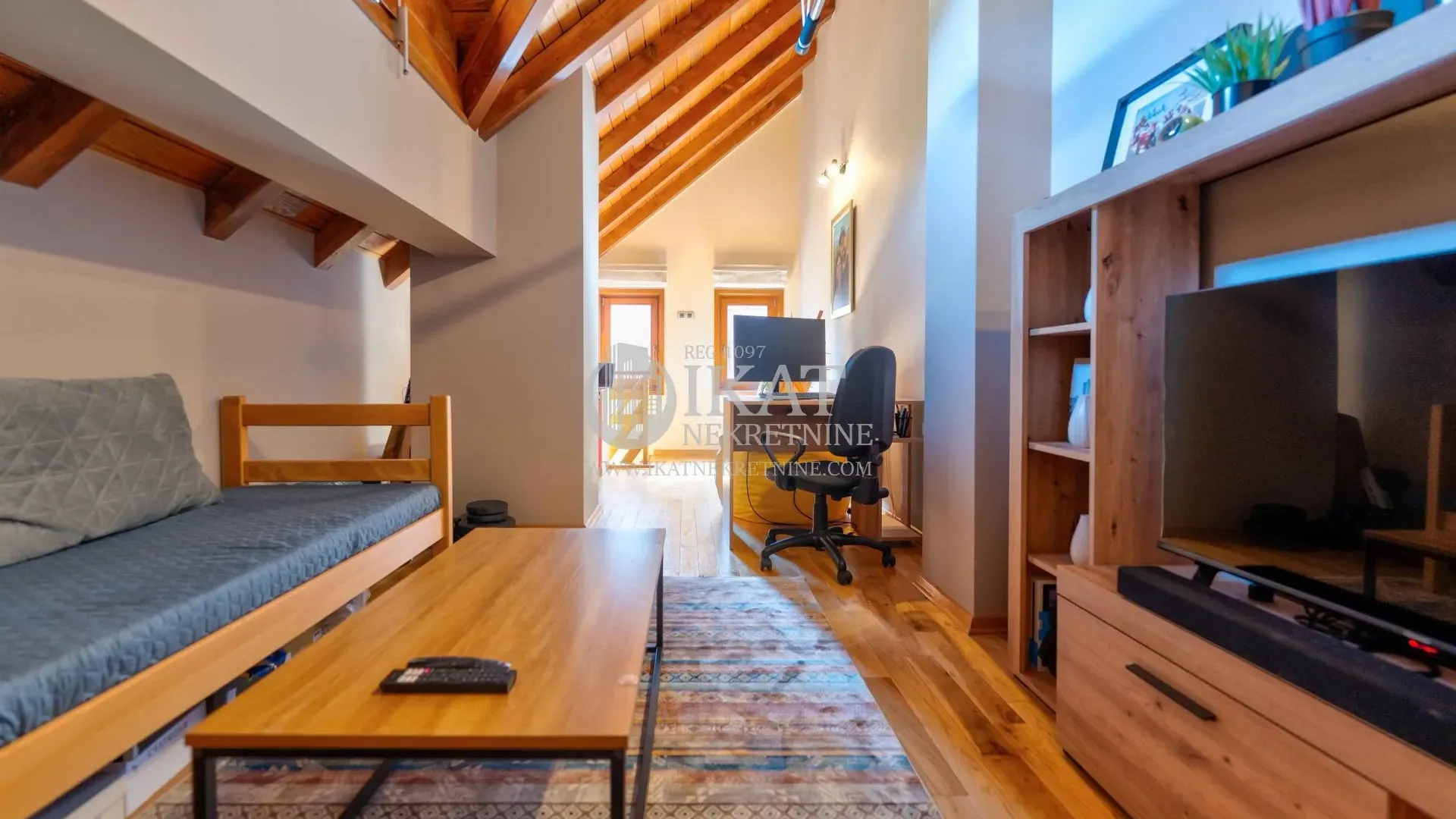 Prodaja, četvorosoban stan, 90m², 25. Maj, Zlatibor