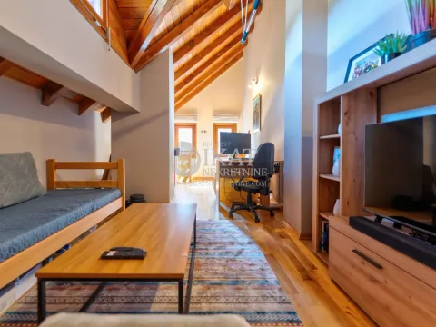 Prodaja, četvorosoban stan, 90m², 25. Maj, Zlatibor - image 2