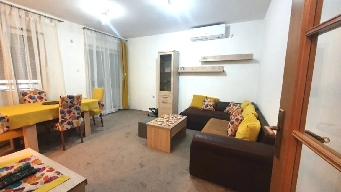 Izdavanje, dvosoban stan, 63m², Blok 9, Podgorica