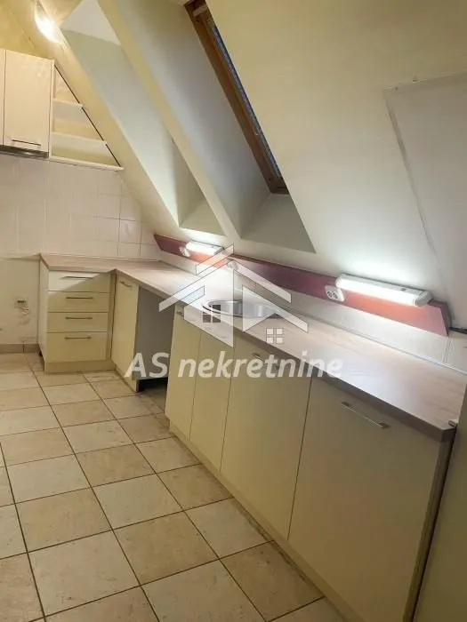 Izdavanje, stan, 207m², Kalenić Pijaca, Vračar Sve Podlokacije