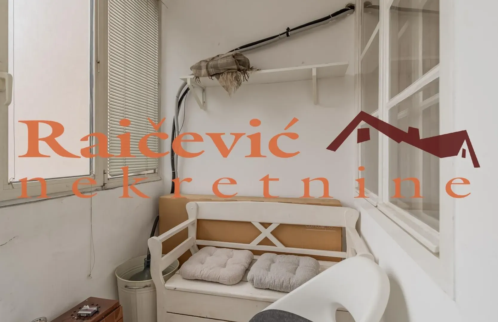 Prodaja, trosoban stan, 68m², Kalenić Pijaca, Vračar Sve Podlokacije