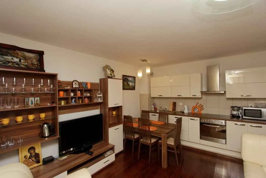 Prodaja, jednosoban stan, 63m², Pržno, Budva