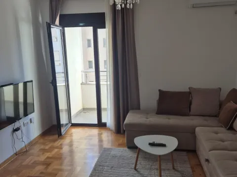 Sale, one bedroom apartment, 42m², Bečići, Budva - image 2