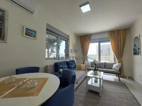Izdavanje, jednosoban stan, 46m², Pod Kuk, Tivat - image 1
