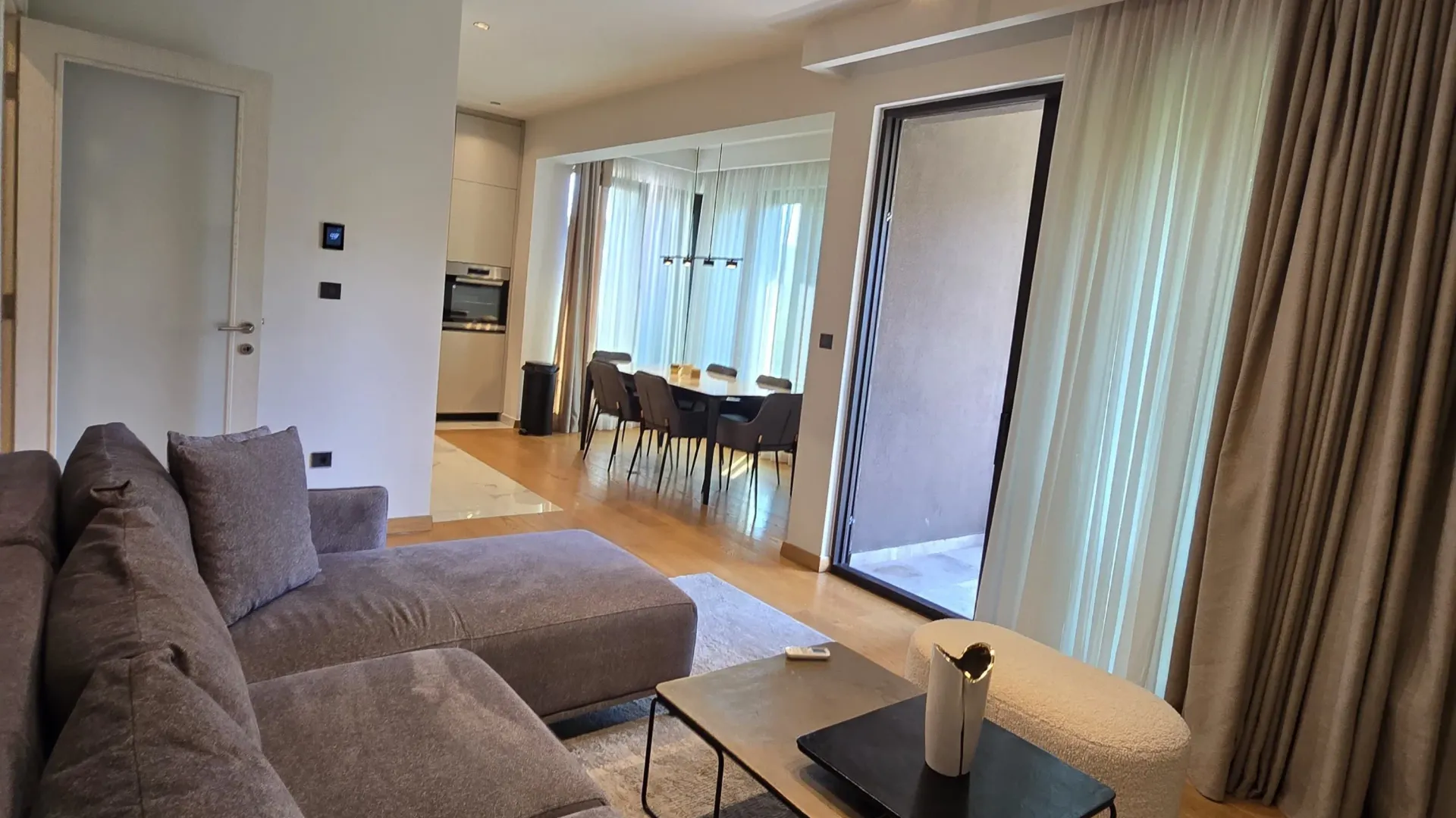 Izdavanje, trosoban stan, 85m², Vezirov Most, Podgorica
