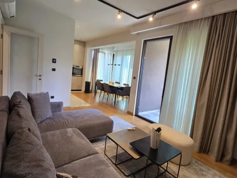 Izdavanje, trosoban stan, 85m², Vezirov Most, Podgorica - image 30