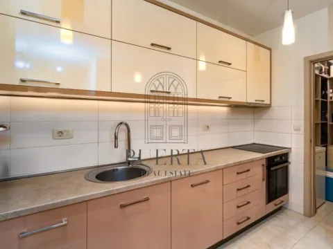 Prodaja, dvosoban stan, 72m², City Kvart, Podgorica - image 4