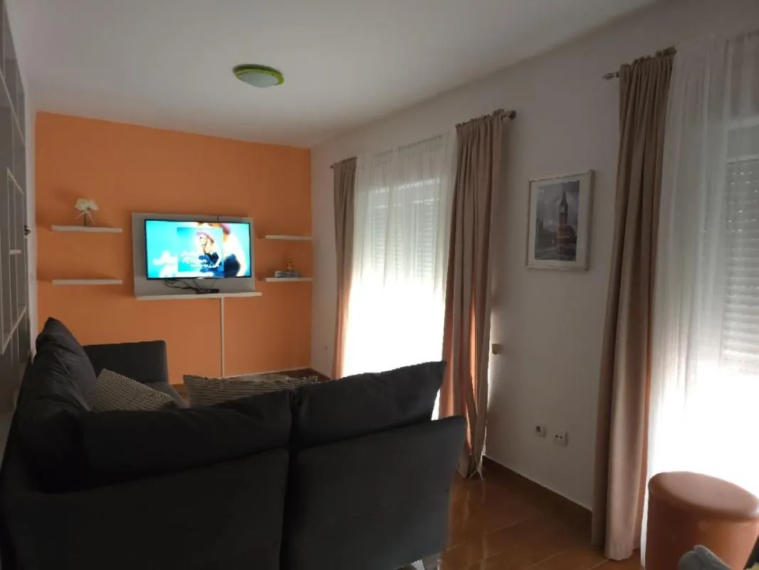 Rent, one bedroom apartment, 68m², Petrovac, Budva