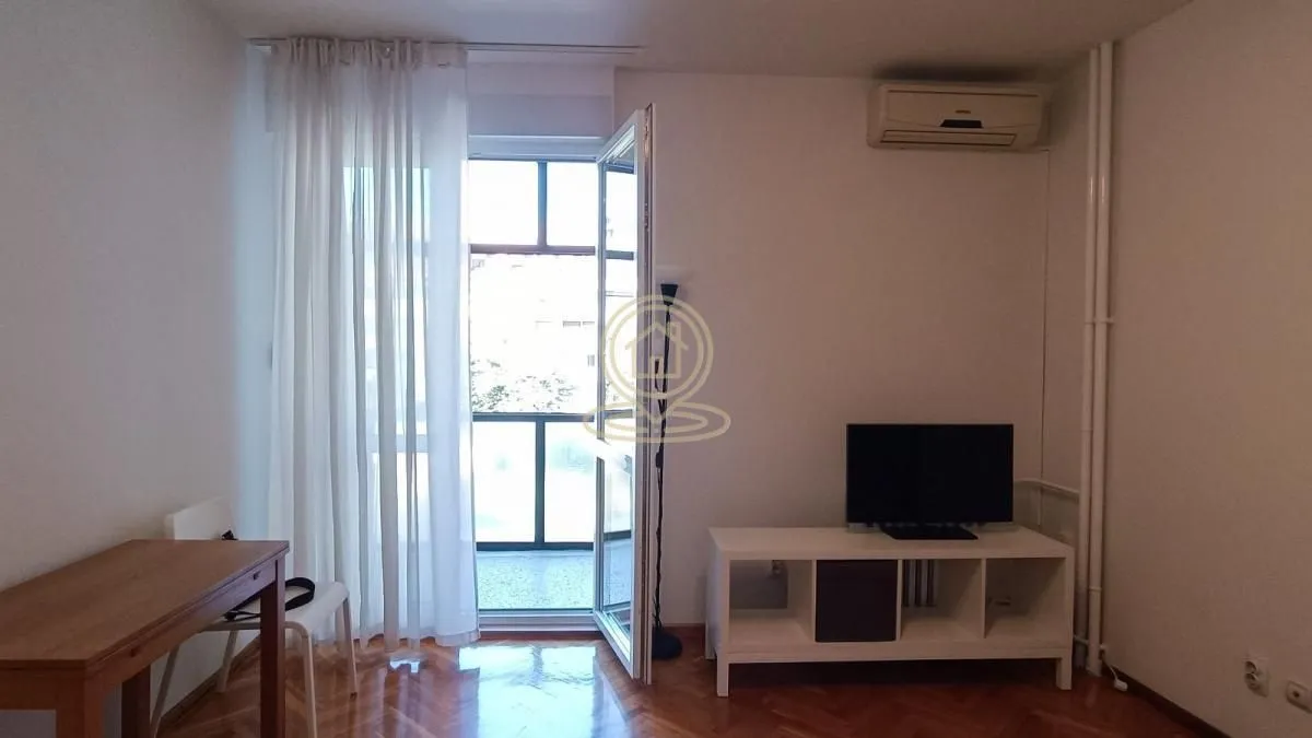 Rent, two bedroom apartment, 40m², Palilula Sve Podlokacije, Beograd