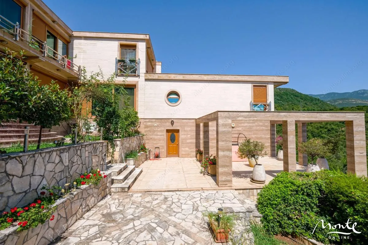 Sale, house, 430m², Bečići, Budva