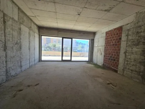 Izdavanje, poslovni prostor, 100m², City Kej, Podgorica - image 6