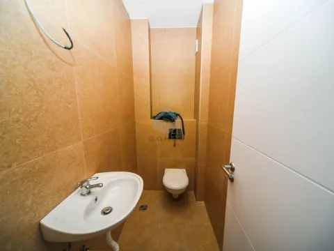 Izdavanje, dvosoban stan, 64m², Tološi, Podgorica - image 7