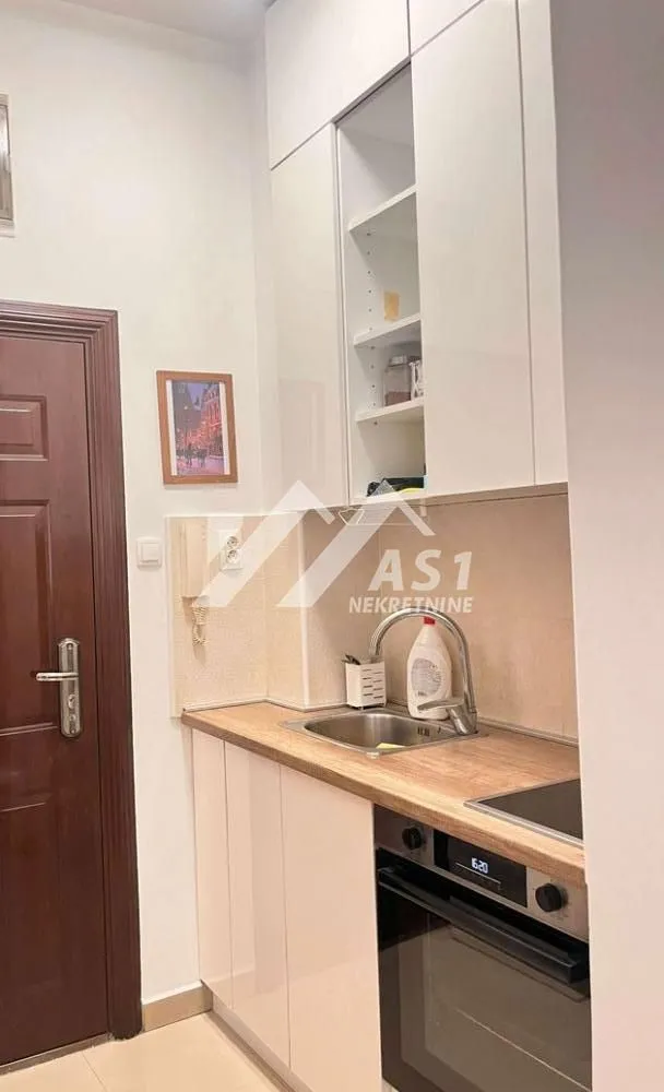 Izdavanje, stan, 16m², Centar, Novi Sad