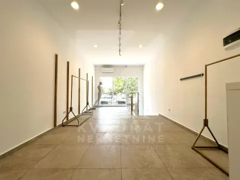 Rent, office space, 40m², Stari Aerodrom, Podgorica - image 1