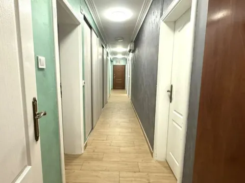 Sale, five bedroom apartment, 180m², Stari Aerodrom, Podgorica - image 2