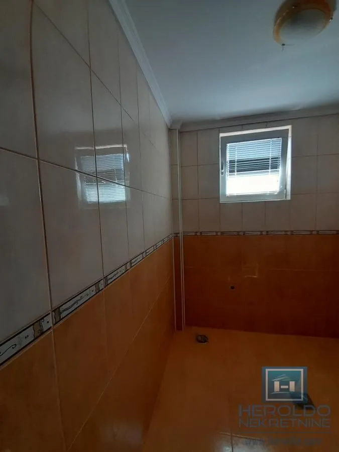 Sale, house, 180m², Centar, Ćuprija