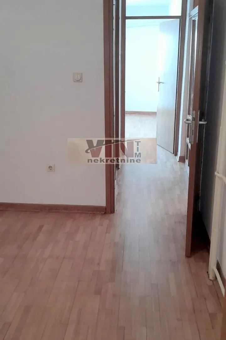 Izdavanje, trosoban stan, 85m², Altina, Beograd
