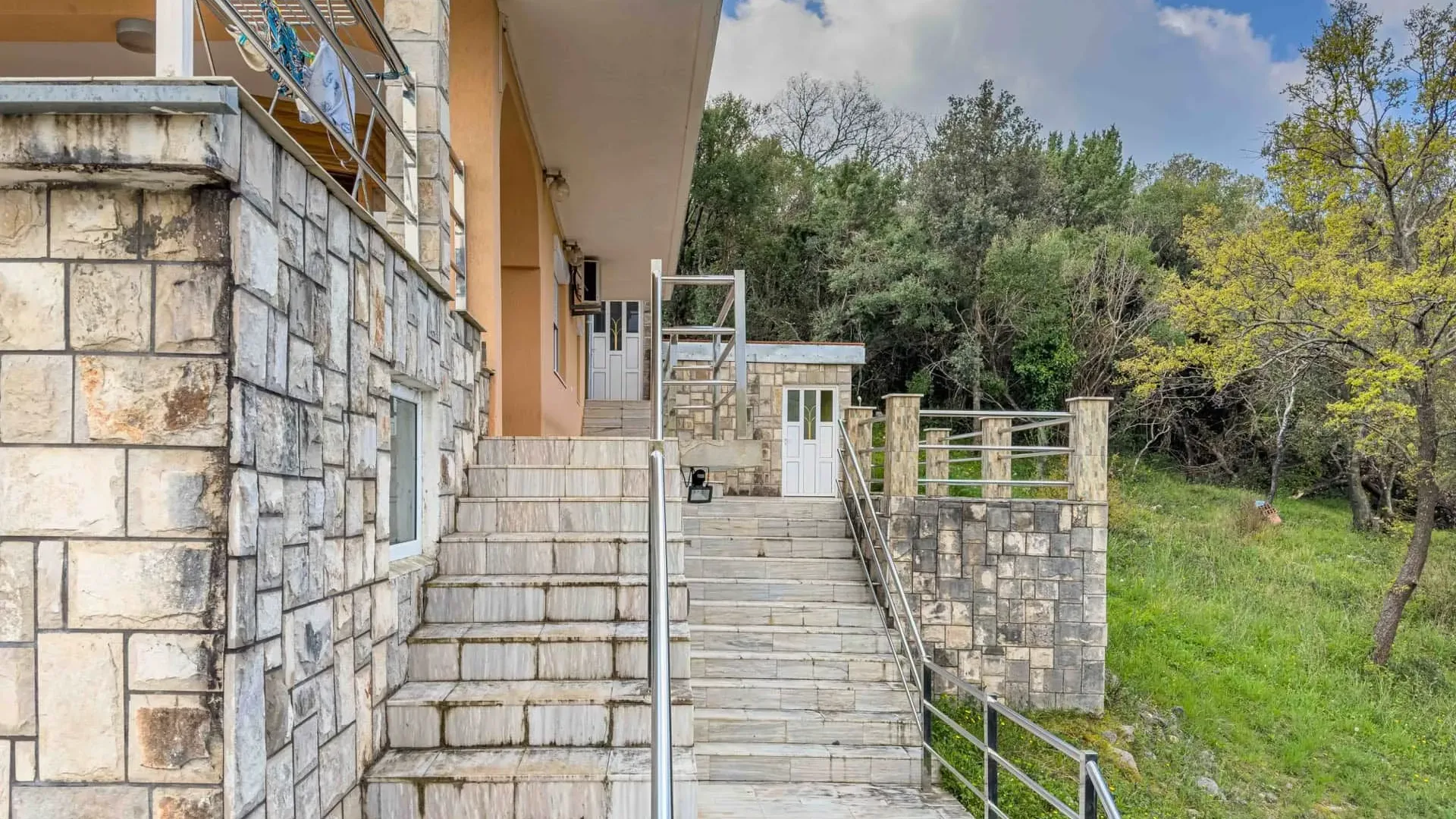 Sale, house, 160m², Utjeha, Bar