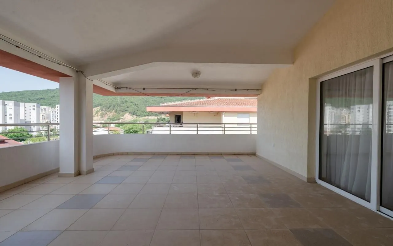 Prodaja, četvorosoban stan, 222m², Podmaine, Budva