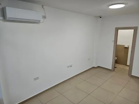 Izdavanje, poslovni prostor, 18m², Preko Morače, Podgorica - image 2