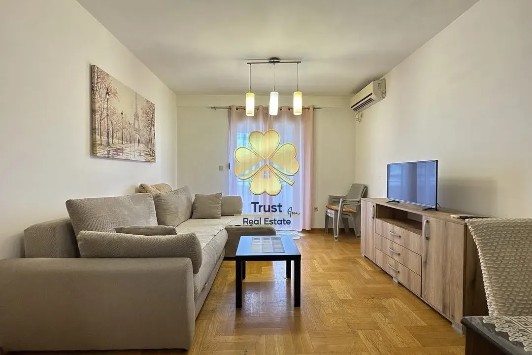 Izdavanje, dvosoban stan, 70m², Stari Aerodrom, Podgorica