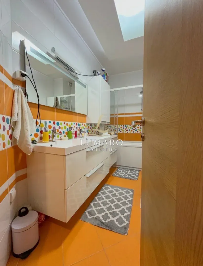Prodaja, četvorosoban stan, 196m², Centar, Podgorica