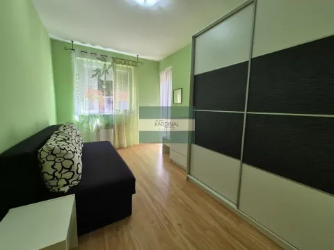 Izdavanje, trosoban stan, 73m², Centar, Jagodina - image 29