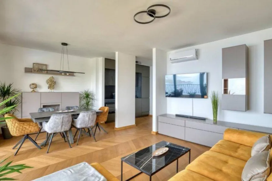 Sale, three bedroom apartment, 90m², Sveti Stefan, Budva