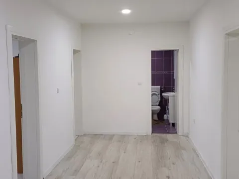 Izdavanje, kuća, 260m², Donji Kokoti, Podgorica - image 15